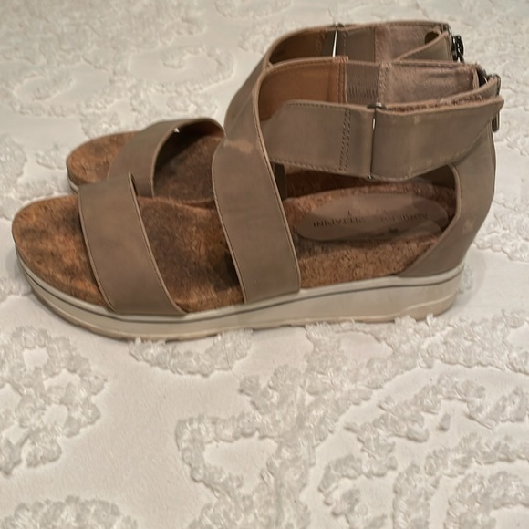 Wedge Sandal - Picture 2 of 4